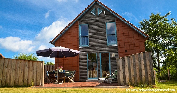 Blick vom Garten auf das Ferienhaus