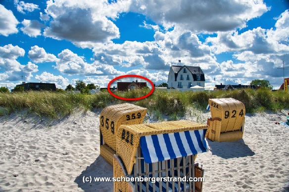 Blick vom Strand auf das Haus in der Promenade 7